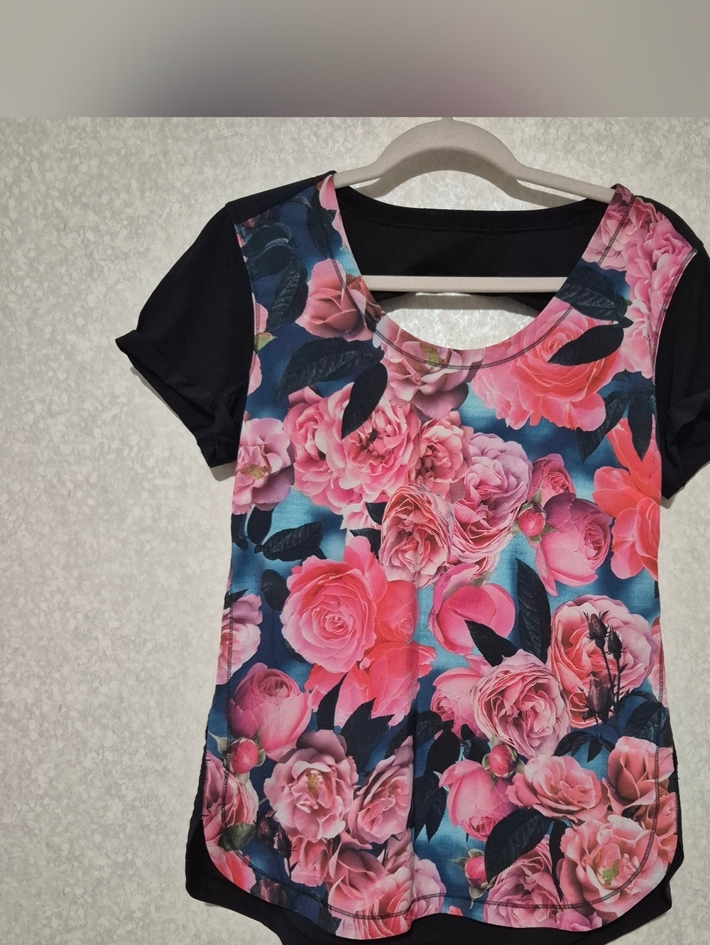lululemon athletica Pink Floral Scoop Neck Top with Black Sleeves...size:6